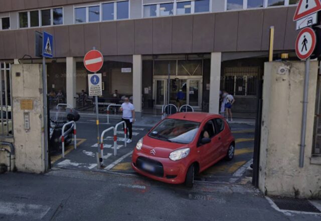Imperia, ubriaco aggredisce due infermieri e danneggia il pronto soccorso