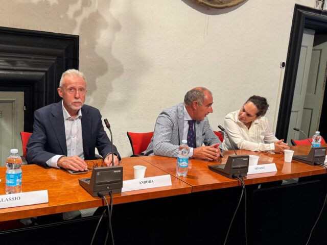 Ad Albenga una folla alla riunione per il Pronto Soccorso Ad Albenga una folla alla riunione per il Pronto Soccorso
