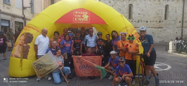 Sono arrivati ad Albenga i ciclisti partiti da Amsterdam per Find the Cure