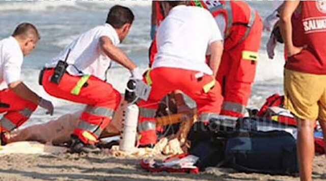 soccorso spiaggia Anziano annega a Voltri: inutili i soccorsi, muore durante la corsa in ospedale