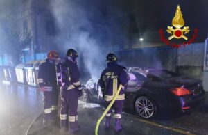 Pontedecimo, a fuoco auto: fiamme spente dai VVF Pontedecimo, a fuoco auto: fiamme spente dai VVF