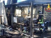 Savona, incendio in attività balneare di via Nizza: paura per bombole di GPL Savona, incendio in attività balneare di via Nizza: paura per bombole di GPL