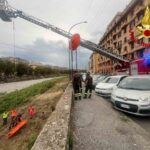Cade nel Bisagno a Genova: 50enne soccorso dai Vigili del Fuoco e trasportato al San Martino