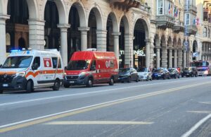 Rientrato allarme bomba a Genova: trolley abbandonato in via XX Settembre Rientrato allarme bomba a Genova: trolley abbandonato in via XX Settembre