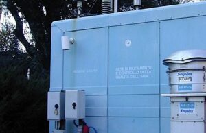 Miasmi alla Foce: installata una centralina mobile in via Nizza per monitorare odori e H₂S Miasmi alla Foce: installata una centralina mobile in via Nizza per monitorare odori e H₂S