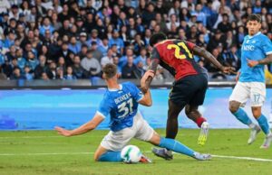 Il Genoa lotta, va in vantaggio ma poi soccombe contro il forte Napoli Il Genoa lotta, va in vantaggio ma poi soccombe contro il forte Napoli