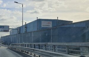 Molotov e striscione No al forno davanti all’ex ILVA di Cornigliano: indagini in corso Molotov e striscione No al forno davanti all’ex ILVA di Cornigliano: indagini in corso