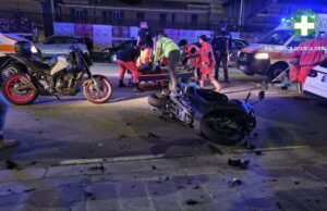 Incidente in corso Quadrio, inversione vietata: auto centra scooter, due feriti in codice giallo Incidente in corso Quadrio, inversione vietata: auto centra scooter, due feriti in codice giallo