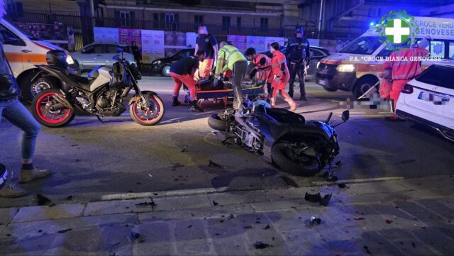 Incidente in corso Quadrio, inversione vietata: auto centra scooter, due feriti in codice giallo