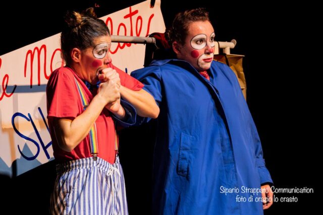 Le monellate di Shick e Shock Le monellate di Shick e Shock portano risate al Teatro Instabile di Arenzano