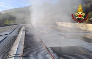 Incendio in uno stabilimento di oli a Campomorone: Vigili del Fuoco intervengono prima dell’alba Incendio in uno stabilimento di oli a Campomorone: Vigili del Fuoco intervengono prima dell’alba