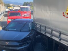 Incidente in A10 all’altezza di Valleggia: due mezzi pesanti e un’auto coinvolti Incidente in A10 all’altezza di Valleggia: due mezzi pesanti e un’auto coinvolti