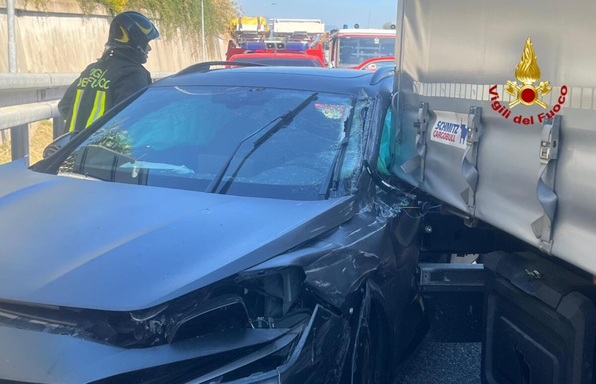 Incidente in A10 all’altezza di Valleggia: due mezzi pesanti e un’auto coinvolti