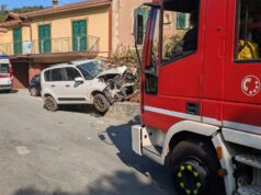 Incidente stradale a Varazze, auto fuori strada in località Pero: intervengono i Vigili del Fuoco Incidente stradale a Varazze, auto fuori strada in località Pero: intervengono i Vigili del Fuoco