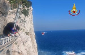 Soccorsa una climber sulla parete di Capo Noli: intervento congiunto dei Vigili del Fuoco e della Guardia Costiera. Soccorsa una climber sulla parete di Capo Noli: intervento congiunto dei Vigili del Fuoco e della Guardia Costiera.
