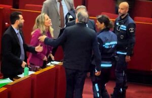 Bagarre in consiglio comunale a Genova: espulsa la consigliera Bordilli