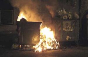 Cassonetti in fiamme a Genova: individuata e denunciata la piromane responsabile degli incendi Cassonetti in fiamme a Genova: individuata e denunciata la piromane responsabile degli incendi