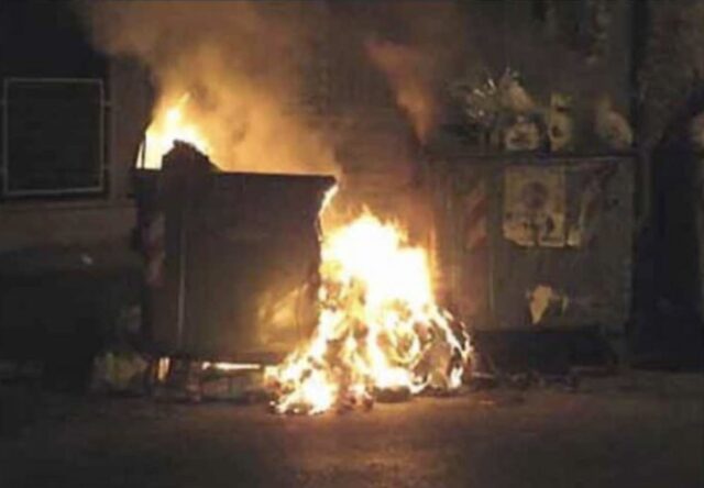 Cassonetti in fiamme a Genova: individuata e denunciata la piromane responsabile degli incendi Cassonetti in fiamme a Genova: individuata e denunciata la piromane responsabile degli incendi