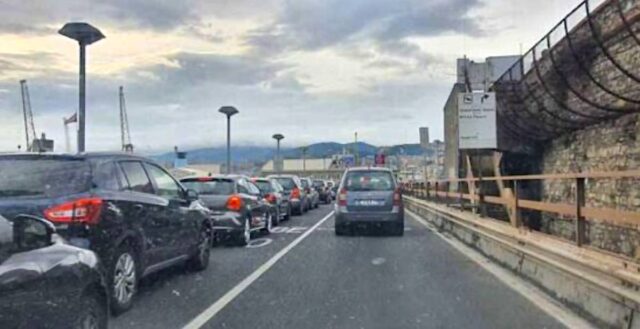 Allerta gialla in Liguria: sottopasso di Brin allagato e incidente in A10 stamattina a Genova