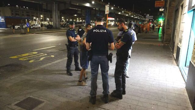 Controlli straordinari della Polizia nel centro storico: un arresto, due denunce e sanzioni per 2.000 euro Controlli straordinari della Polizia nel centro storico: un arresto, due denunce e sanzioni per 2.000 euro