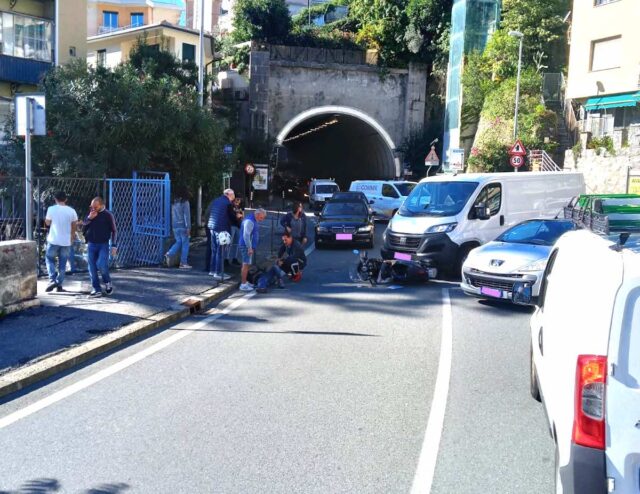 Incidente a Bogliasco, scooter a terra: ripercussioni sul traffico Incidente a Bogliasco, scooter a terra: ripercussioni sul traffico