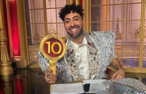 Ballando con le Stelle, Matteo Addino omaggia la Signora Coriandoli: tappeti, tende e bigodini Ballando con le Stelle, Matteo Addino omaggia la Signora Coriandoli: Tappeti, tende e bigodini