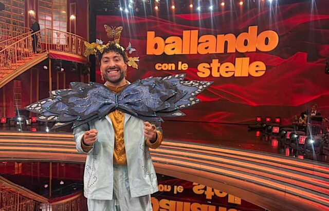 Le farfalle di Matteo Addino volano nella seconda puntata di Ballando con le Stelle su Rai 1 Le farfalle di Matteo Addino volano nella seconda puntata di Ballando con le Stelle su Rai 1
