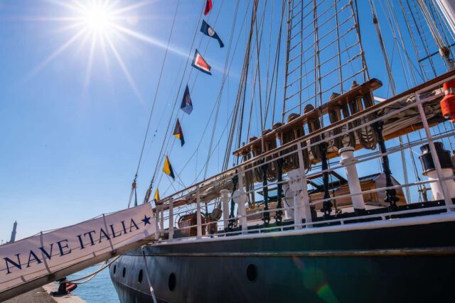 Nave Italia: il brigantino solidale salpa per l’ultima missione della stagione con il progetto L’arca di Ermes