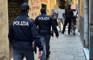 La Polizia rafforza i controlli nel centro storico di Genova: decine di identificati, arresti e sequestri di droga