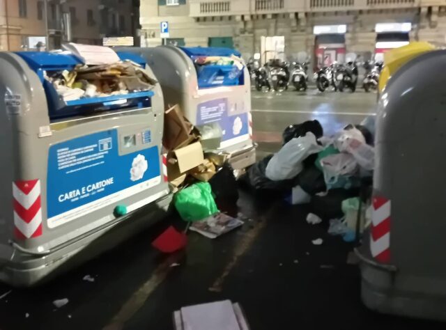 rifiuti cassonetti corso sardegna 1 Marassi e la spazzatura: cassonetti stracolmi, odori e topi tra le lamentele dei residenti