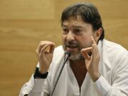 Attentato contro Sigfrido Ranucci: esplode un ordigno sotto la sua auto, la solidarietà Attentato contro Sigfrido Ranucci: esplode un ordigno sotto la sua auto, la solidarietà