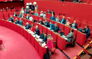 Strage 7 ottobre, minuto di silenzio a Tursi. Ma le sinistre con la kefiah