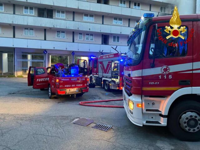 Genova Pra’, incendio in un’abitazione di via 2 Dicembre: Vigili del Fuoco in azione