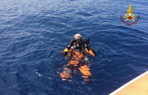 Arenzano, ancora nessuna traccia del sub disperso: ricerche riprese con sottomarino a comando remoto Arenzano, ancora nessuna traccia del sub disperso: ricerche riprese con sottomarino a comando remoto