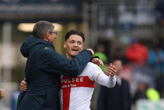 Battaglia a Cagliari, tra i padroni di casa ed il Genoa finisce 3-3. Incredibile gol di Martin