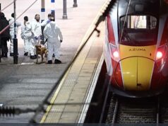 Aggressione a bordo treno nel Cambridgeshire: 11 feriti, 2 in gravi condizioni. Esclusa la pista terroristica Aggressione a bordo treno nel Cambridgeshire: 11 feriti, 2 in gravi condizioni, esclusa la pista terroristica