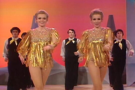 Gemelle Kessler morte insieme: confermato suicidio assistito in Germania a 89 anni Gemelle Kessler morte insieme: confermato suicidio assistito in Germania a 89 anni