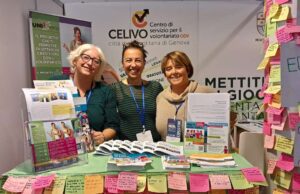 Il Celivo al Festival Orientamenti 2025: opportunità di volontariato per studenti e scuole Il Celivo a Orientamenti - Lo stand con i pensieri dei ragazzi sul volontariato