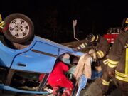 Varazze, auto si cappotta in strada: intervento dei Vigili del Fuoco