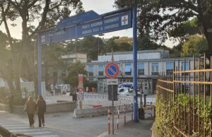 Lunedì nero nei pronto soccorso genovesi: picco di accessi e ambulanze ferme al soccorso