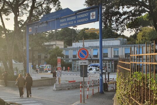 Lunedì nero nei Pronto soccorso genovesi: picco di accessi e ambulanze ferme agli ingressi