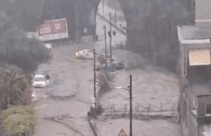 Maltempo Liguria, esondato il rio Fegino a Borzoli: allerta per la Valpolcevera Maltempo Liguria, esondato il rio Fegino a Borzoli: allerta per la Valpolcevera