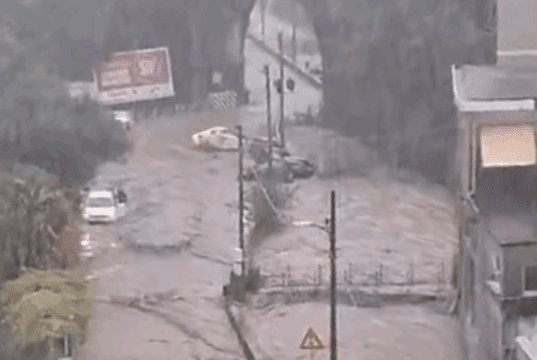 Maltempo Liguria, esondato il rio Fegino a Borzoli: allerta per la Valpolcevera Maltempo Liguria, esondato il rio Fegino a Borzoli: allerta per la Valpolcevera