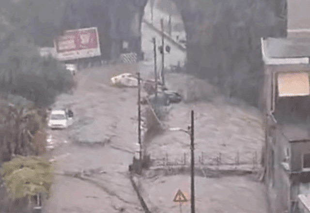 Rio fegino esondato Maltempo Liguria, esondato il rio Fegino a Borzoli: allerta per la Valpolcevera