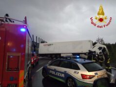 A10 Genova-Savona chiusa verso Genova per incidente: tir intraversato a Pra’ A10 Genova-Savona chiusa verso Genova per incidente: tir intraversato a Pra’
