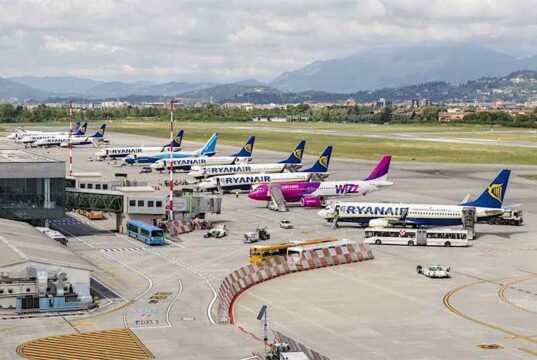 Estate boom per gli aeroporti italiani: 93 milioni di passeggeri Estate boom per gli aeroporti italiani: 93 milioni di passeggeri