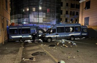 Agguato Antifa, Lega: sinistra che non condanna violenza complice dei violenti Manifestazione contro la sede Casapound alla Foce: attaccati sbarramenti della forza pubblica