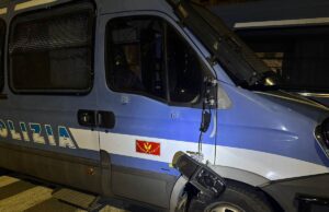 Agguato Antifa, FdI: sostegno alla Polizia e solidarietà ad agenti feriti Agguato Antifa, FdI: sostegno alla Polizia e solidarietà ad agenti feriti