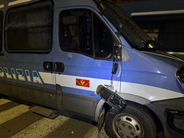 Agguato Antifa, FdI: sostegno alla Polizia e solidarietà ad agenti feriti