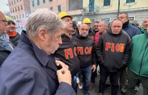 Bucci incontra i lavoratori dell’ex Ilva a Cornigliano: La Liguria lotta per salvare produzione e occupazione Bucci incontra i lavoratori dell’ex Ilva a Cornigliano: La Liguria lotta per salvare produzione e occupazione